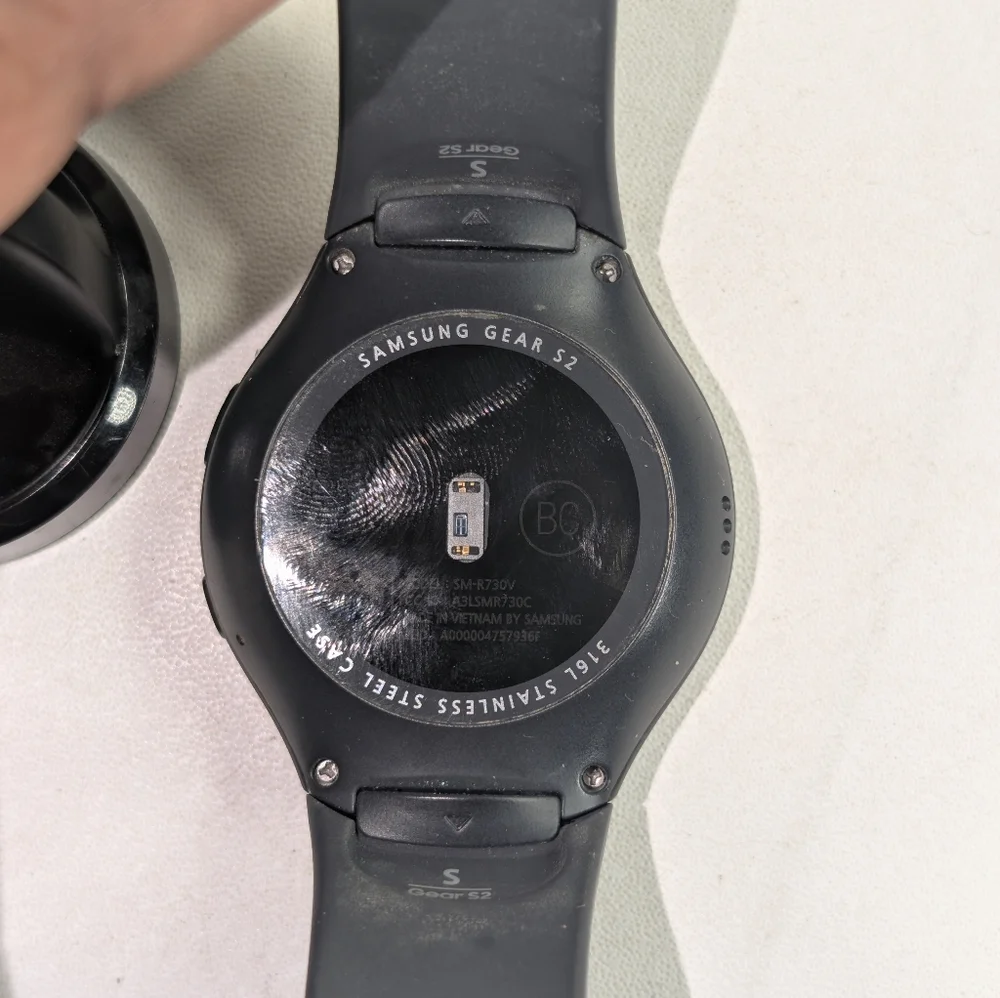 Samsung Gear S2 Smartwatch with charger